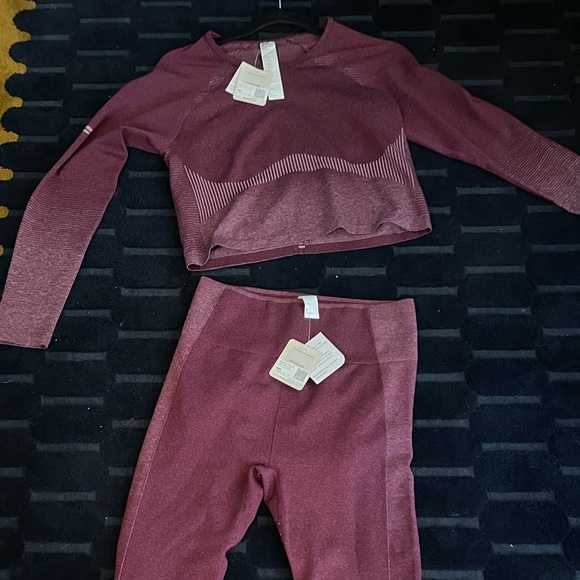 Fabletics two piece Seamless Sport Stripe Top and Bottom - Picture 2 of 5